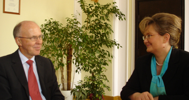 minister kalata rozmawia z ambasadorem finlandii
